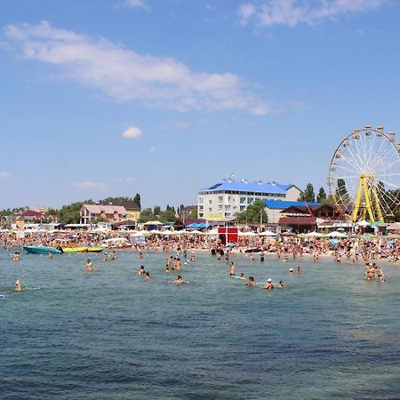 Hotel Lastochka Zaliznyj Port Exteriér fotografie