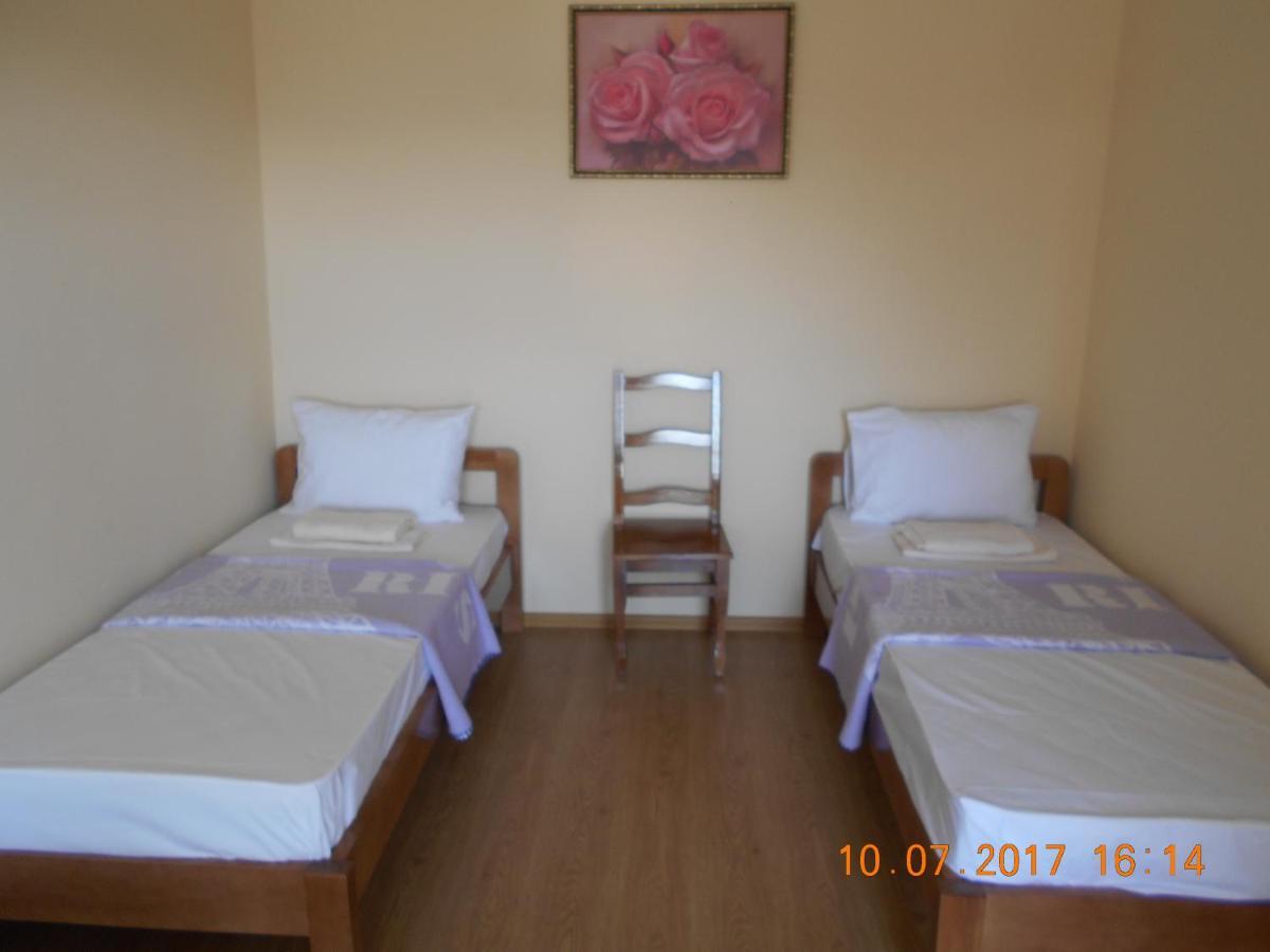 Hotel Lastochka Zaliznyj Port Exteriér fotografie