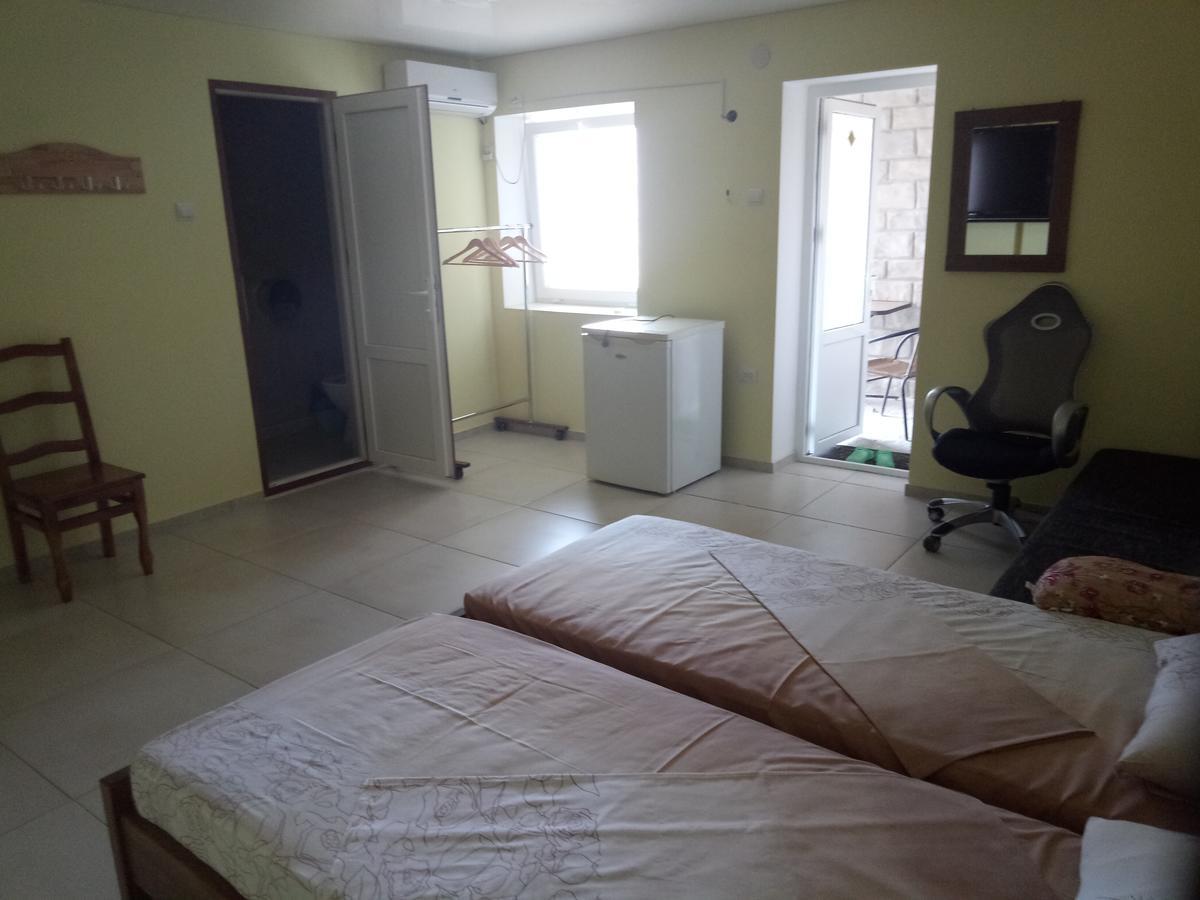 Hotel Lastochka Zaliznyj Port Exteriér fotografie