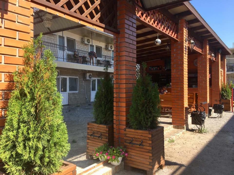 Hotel Lastochka Zaliznyj Port Exteriér fotografie